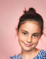 Multivitamin Kinder von Allvital enthält eine sorgfältig ausgewählte Kombination aus Vitamin A, B-Vitaminen, Vitamin C, D und E, Zink und Eisen für eine gesunde Entwicklung und ein gesundes Wachstum. Multivitamin Kinder von Allvital enthält eine sorgfältig ausgewählte Kombination aus Vitamin A, B-Vitaminen, Vitamin C, D und E, Zink und Eisen für eine gesunde Entwicklung und ein gesundes Wachstum.