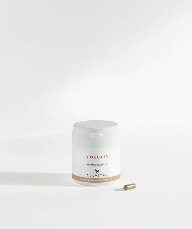Allvital Biohumin enthält Humin- und Fulvosäuren und ist angereichert mit Vitamin C. Vitamin C schützt Zellen vor Oxidationsschäden. Allvital Biohumin enthält Humin- und Fulvosäuren und ist angereichert mit Vitamin C. Vitamin C schützt Zellen vor Oxidationsschäden.