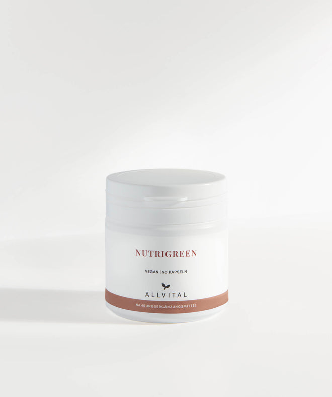 Allvital Nutrigreen enthält eine Gemüsepulvermischung in Kombination mit B-Vitaminen, Quercetin und Coenzym Q10 zur Unterstützung des Immunsystems. Allvital Nutrigreen enthält eine Gemüsepulvermischung in Kombination mit B-Vitaminen, Quercetin und Coenzym Q10 zur Unterstützung des Immunsystems.