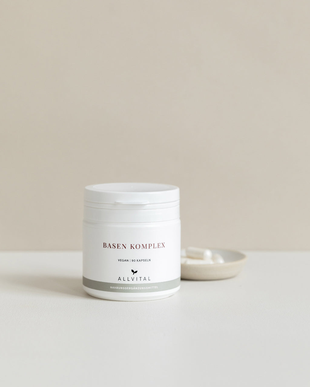 Allvital Basen Komplex enthält basische Mineralstoffverbindungen aus Calcium, Natrium und Magnesium für einen gesunden Säure-Basen-Haushalt.