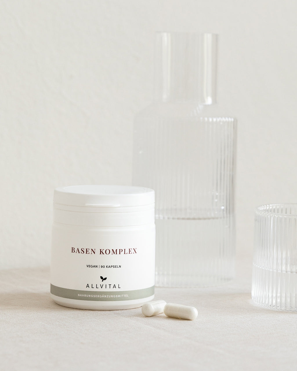 Allvital Basen Komplex enthält basische Mineralstoffverbindungen aus Calcium, Natrium und Magnesium für einen gesunden Säure-Basen-Haushalt.